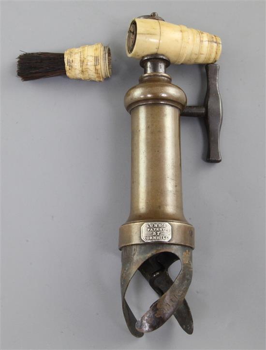 A Lunds Patent double helix ratchet corkscrew, 19th century, 18cm, closed